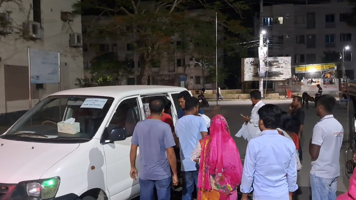 গোপালগঞ্জে চড়ক পুজায় চরকী ভেঙ্গে পড়ে ৪ দর্শক আহত