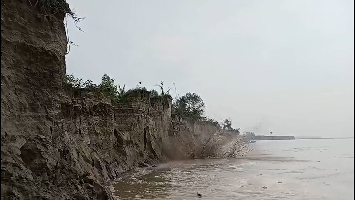 জিও ব্যাগ ফেলেও ঠেকানো যাচ্ছে না অসময়ের ভাঙন