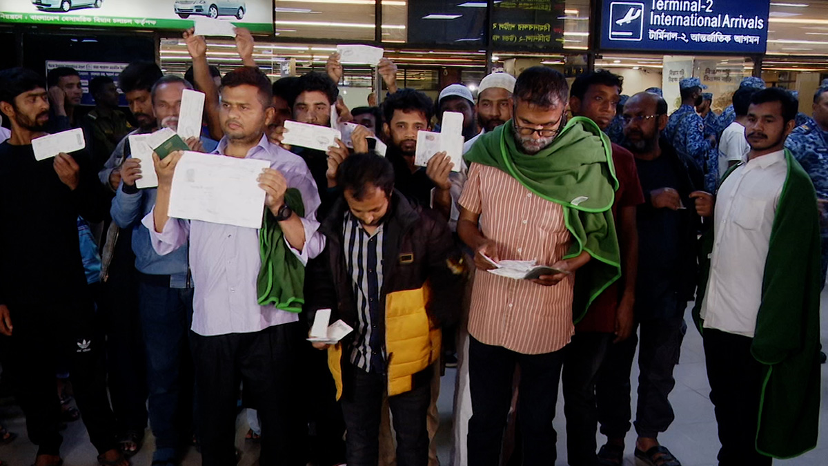 প্রতারণার শিকার হয়ে দেশে ফিরলেন শতাধিক সৌদি প্রবাসী