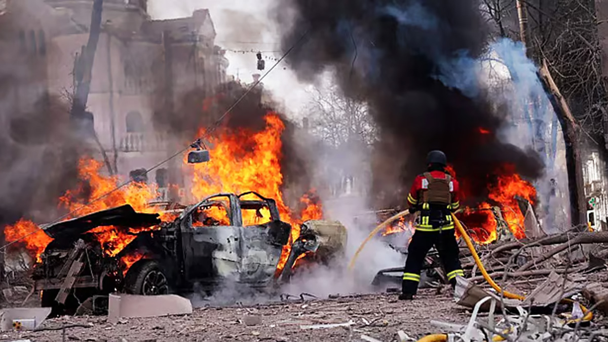 ইউক্রেনে রাশিয়ার ক্ষেপণাস্ত্র হামলা, নিহত ৩২