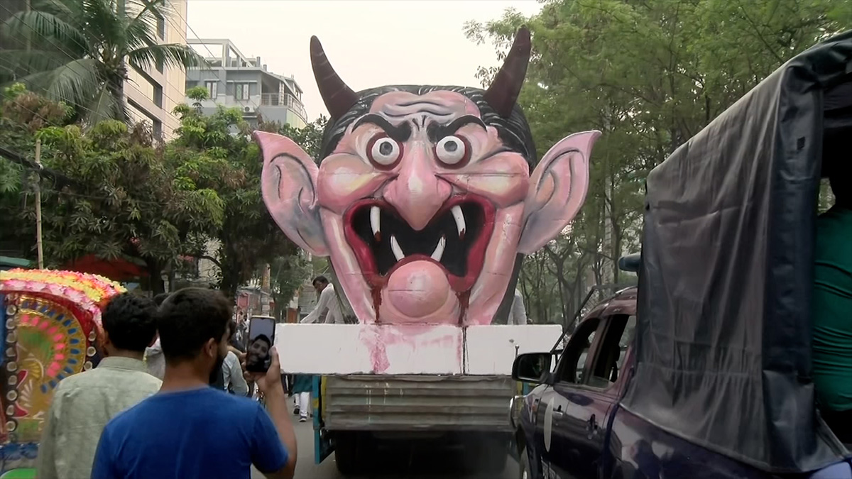 মুগ্ধ মঞ্চ থেকে ‘স্বৈরাচারের প্রতিকৃতি’ নিয়ে শোভাযাত্রা