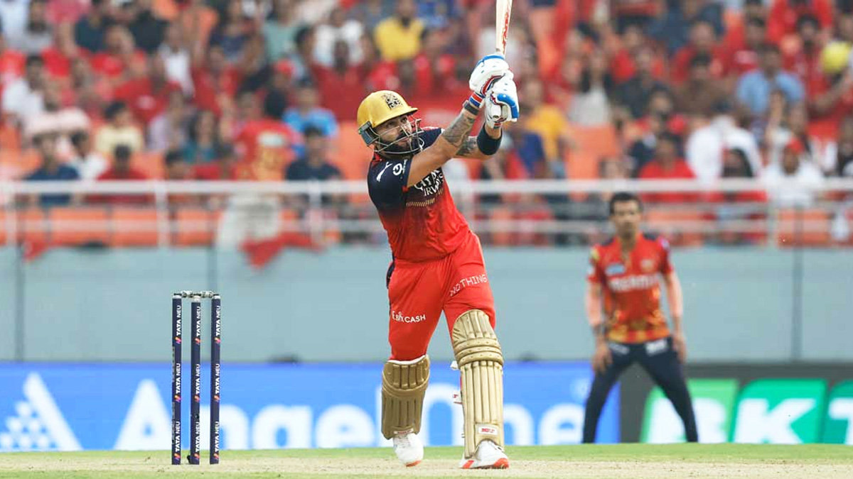 ওয়ার্নারের রেকর্ড ভেঙে শীর্ষে কোহলি