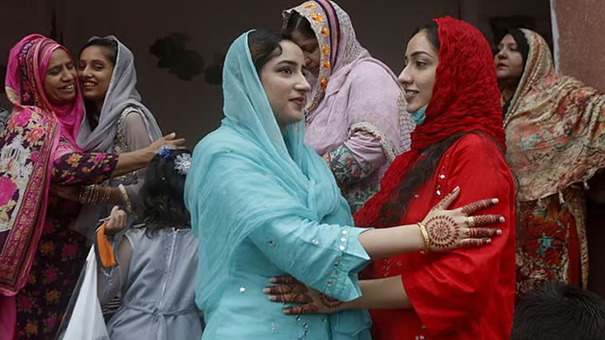 বিবাহিত কন্যারাও মৃত সরকারি কর্মচারীর কোটায় চাকরি পাবেন: পাকিস্তানের সুপ্রিম কোর্ট