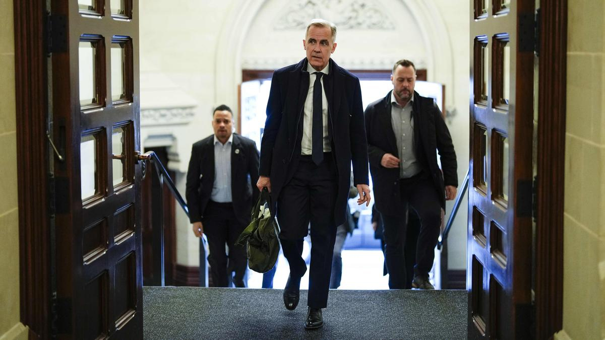 যুক্তরাষ্ট্রের ওপর পাল্টা ২৫% শুল্ক আরোপ করলো কানাডা