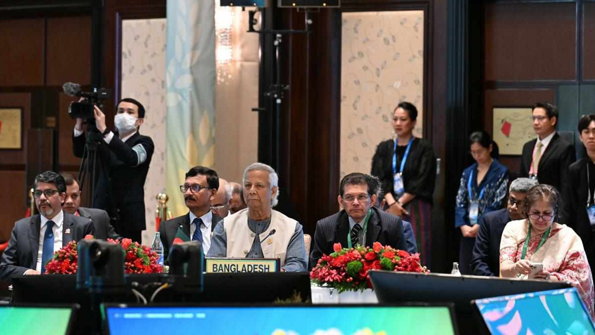 ‘থ্রি জিরো’র বিশ্ব গড়তে চায় বাংলাদেশ: বিমসটেকে প্রধান উপদেষ্টা