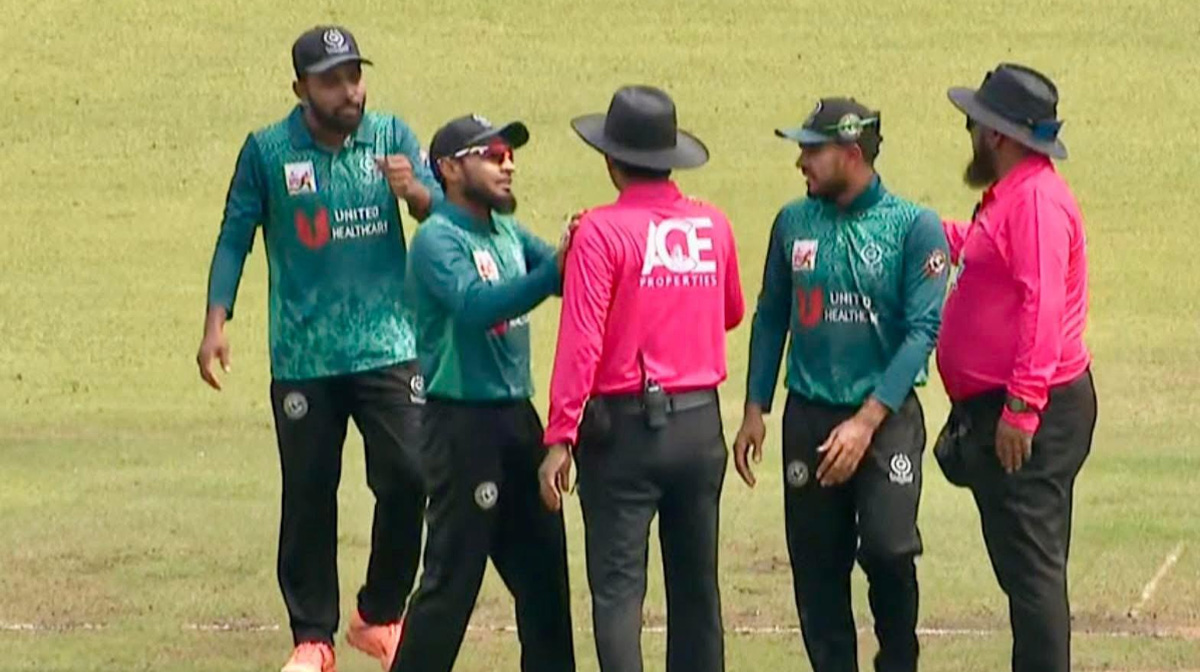 কেন আম্পায়ার সৈকতের সঙ্গে তর্কে জড়ালেন হৃদয়?