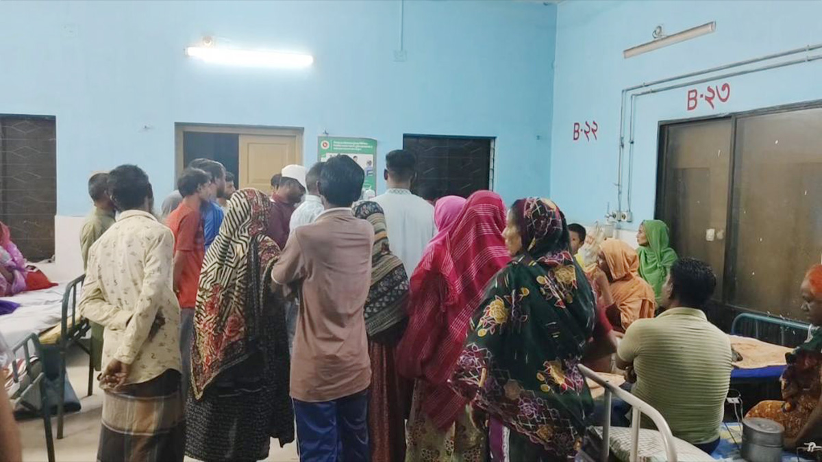 গাইবান্ধায় অটোরিকশা উদ্ধারের পর চালকের বাড়িতে হামলা, ভাঙচুর ও লুটপাট