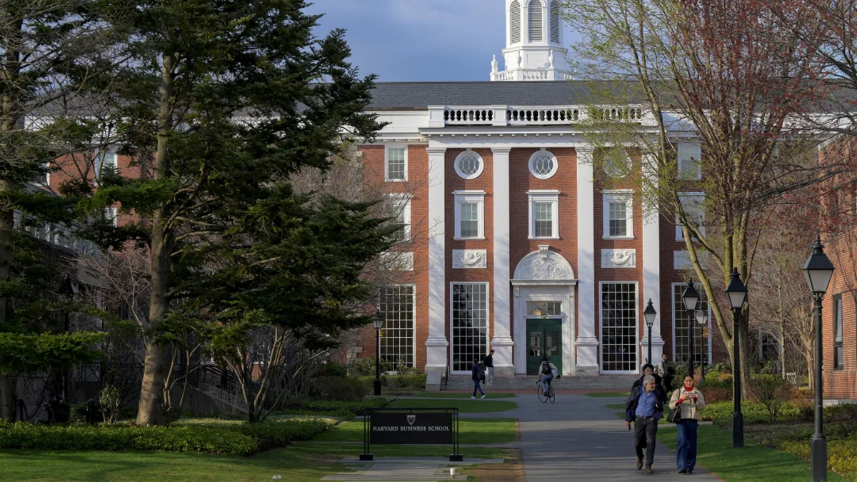 ট্রাম্প প্রশাসনের বিরুদ্ধে হার্ভার্ড বিশ্ববিদ্যালয়ের মামলা