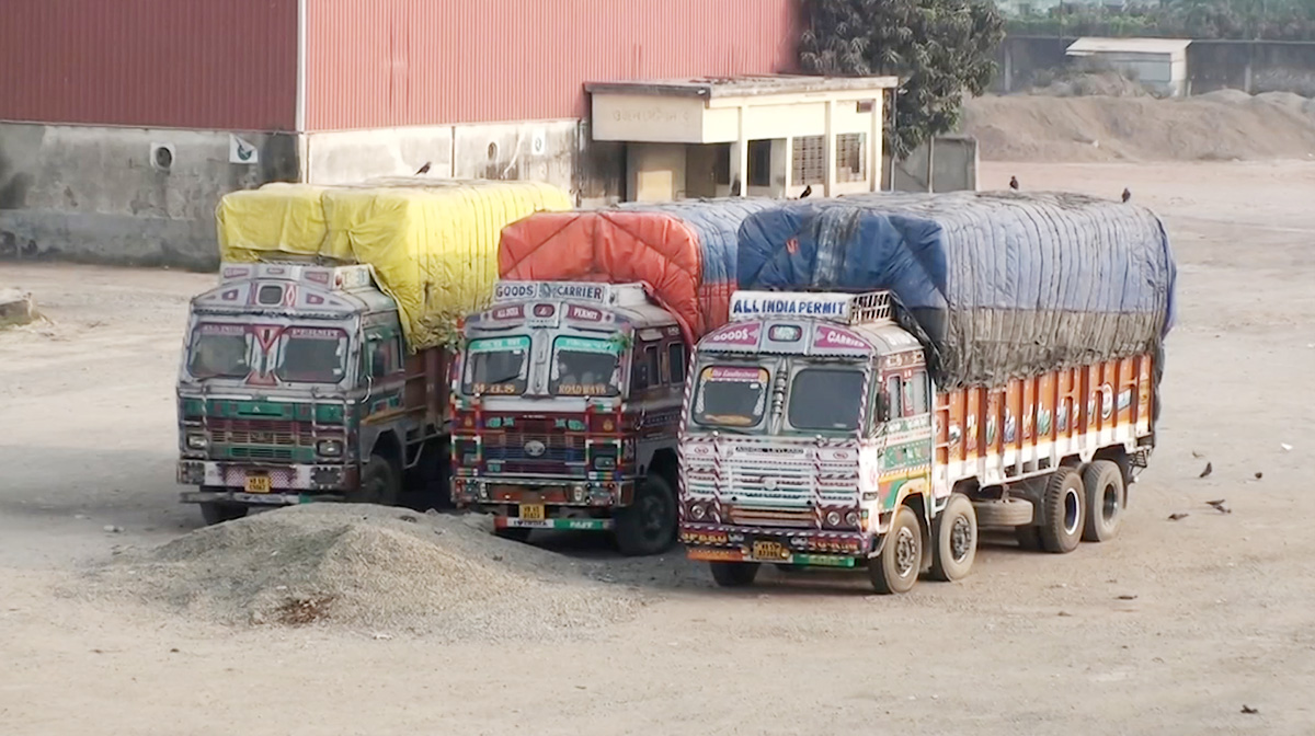 আমদানি বন্ধের সাথে সাথে হিলি স্থলবন্দরে চালের দাম বৃদ্ধি