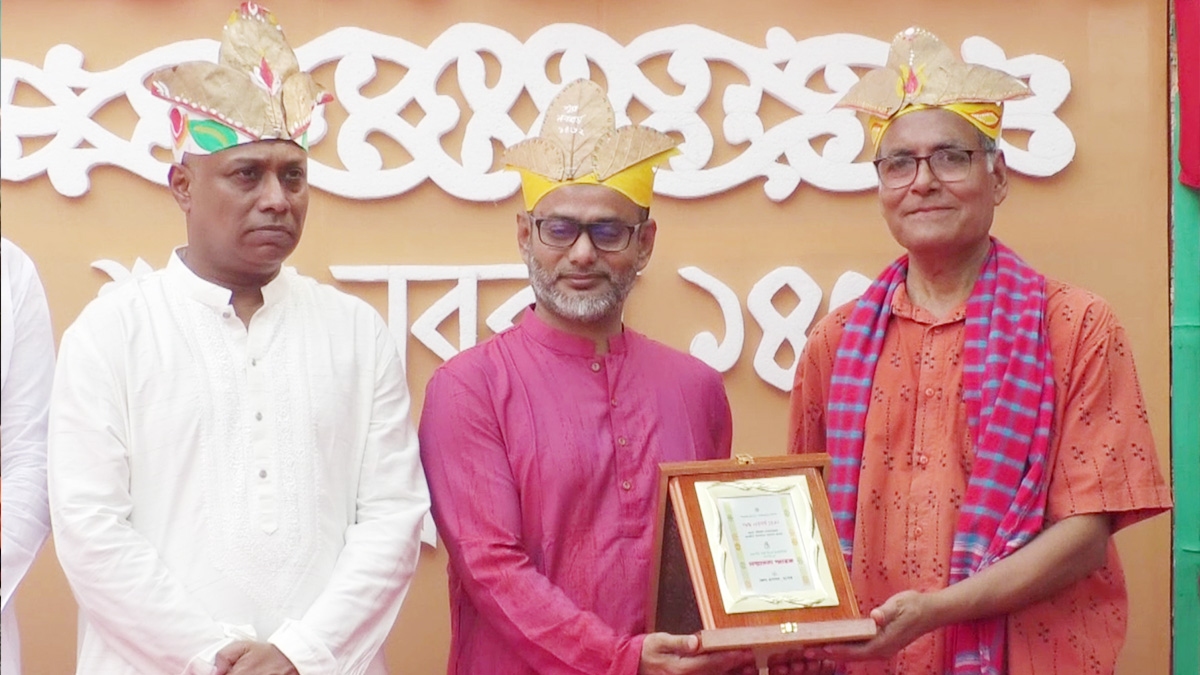যশোরে আনন্দ শোভাযাত্রার প্রথম উদ্যোক্তা মাহবুব জামাল শামীমকে সংবর্ধনা