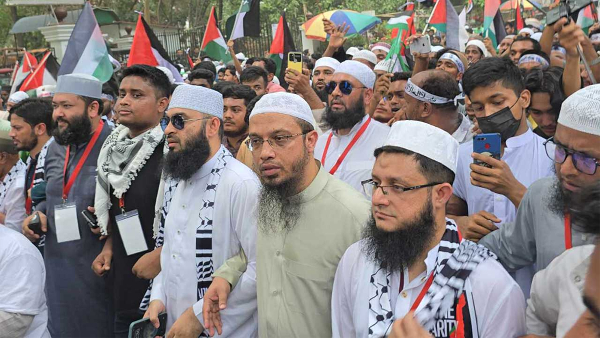 কোরআন তেলাওয়াতে ‘মার্চ ফর গাজা’র আনুষ্ঠানিকতা শুরু, স্টেজে আহমাদুল্লাহ-আজহারী-হাসনাত