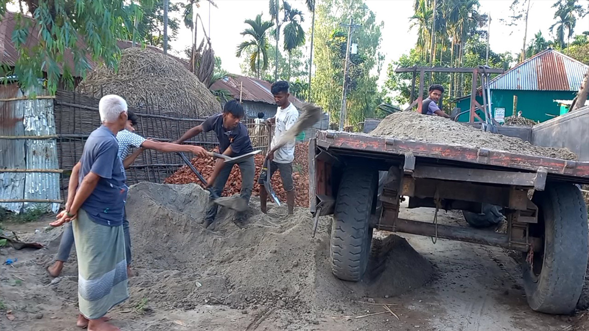 পঞ্চগড়ে নিম্নমানের সামগ্রী দিয়ে সড়ক নির্মাণের অভিযোগ, দুদকের অভিযান