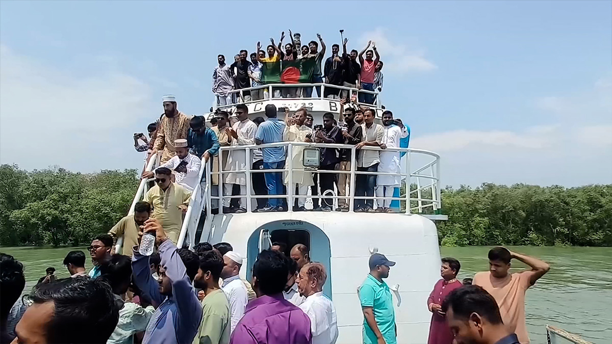 কক্সবাজার-মহেশখালী নৌরুটে সী-ট্রাকের পরীক্ষামূলক চলাচল সম্পন্ন