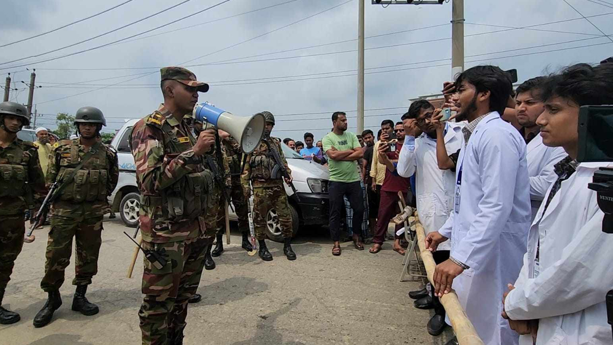 সুনামগঞ্জ-সিলেট মহাসড়ক অবরোধ, সেনাবাহিনীর হস্তক্ষেপে যানবাহন চালু