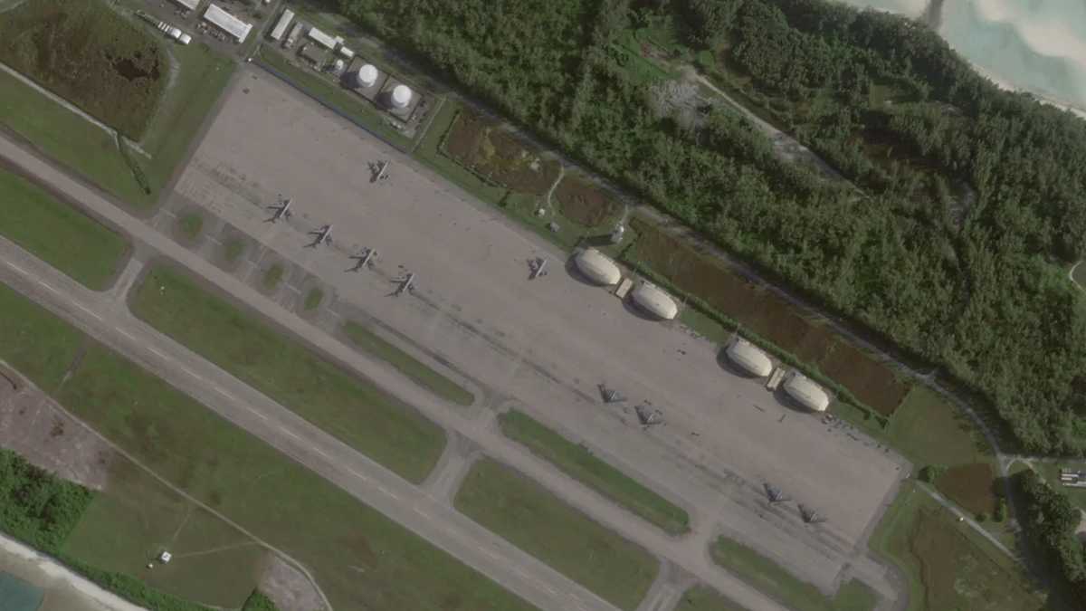 ভারত মহাসাগরে সর্বাধুনিক বি-২ স্টেলথ যুদ্ধবিমানের বহর পাঠাল যুক্তরাষ্ট্র