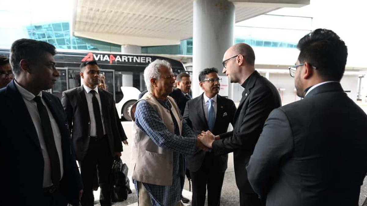 রোম পৌঁছেছেন প্রধান উপদেষ্টা