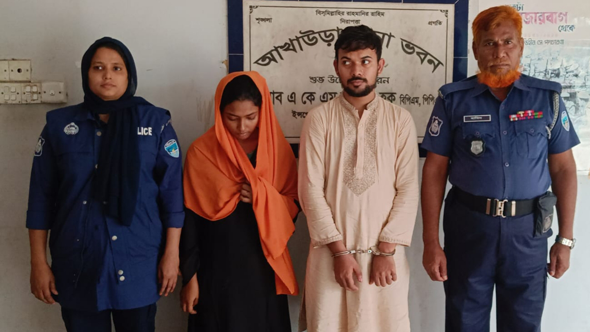 আখাউড়ায় দিনে-দুপুরে অভিনব কায়দায় ছিনতাই, স্বামী-স্ত্রী গ্রেফতার