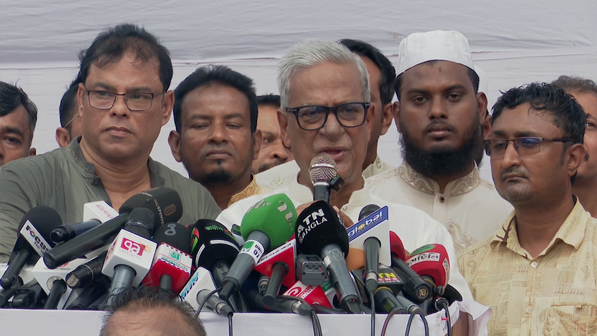 আপনি ১৮ কোটির ইউনূস, আমরা আপনাদের পদত্যাগ চাই না: ফারুক