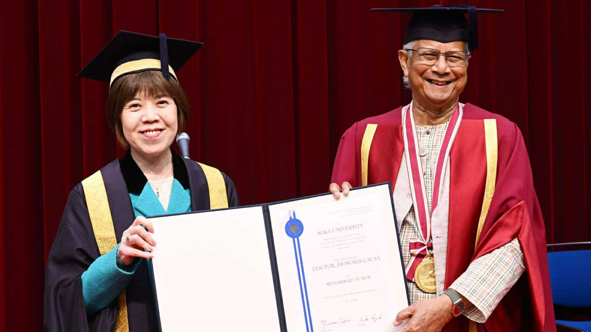 প্রধান উপদেষ্টাকে সম্মানসূচক ডক্টরেট ডিগ্রি দিলো সোকা বিশ্ববিদ্যালয়