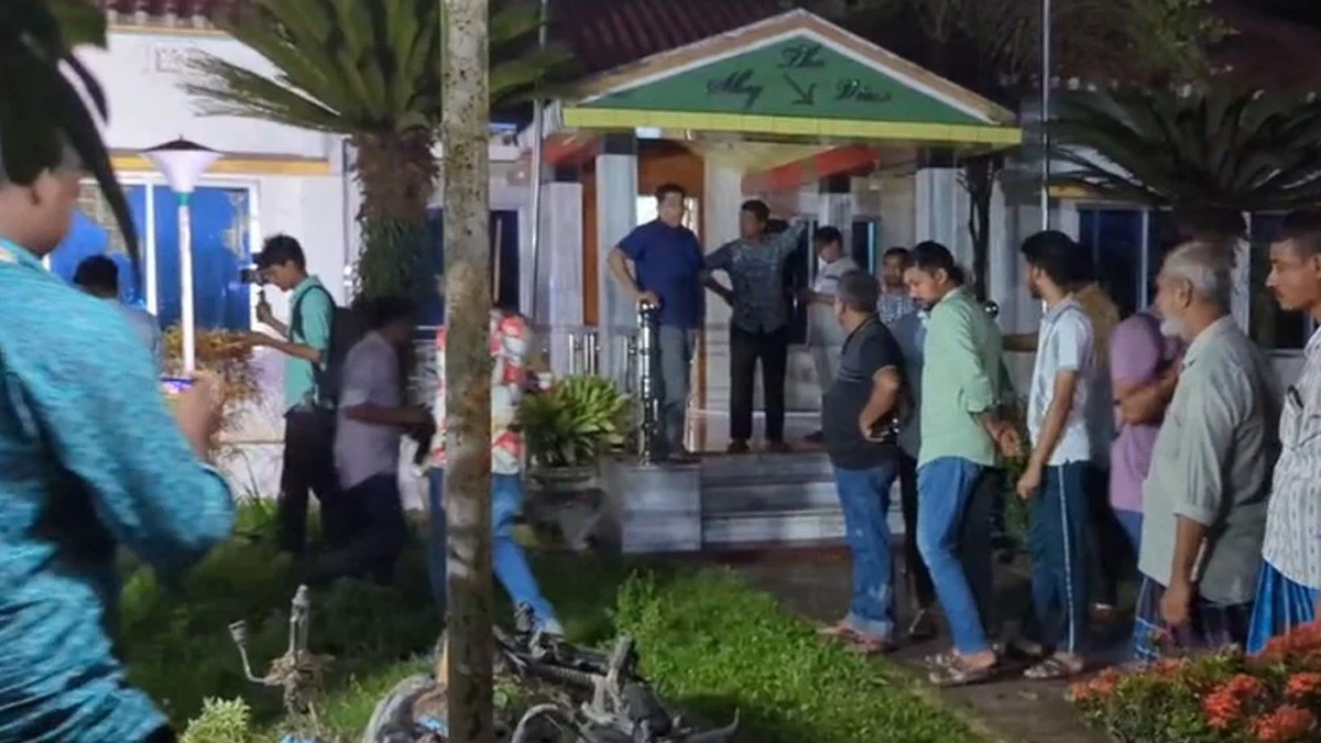 রংপুরে জিএম কাদেরের বাসায় হামলা, মোটরসাইকেলে আগুন