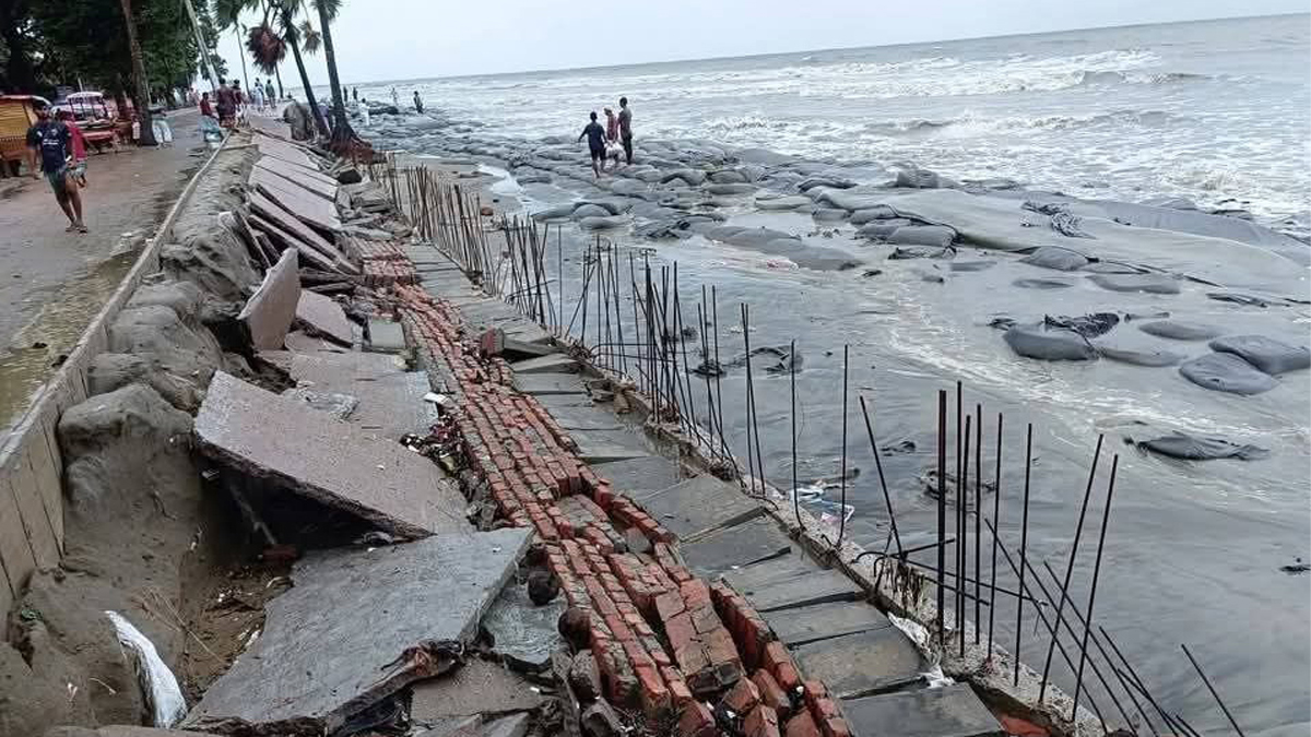 জোয়ারের তাণ্ডবে বিলীন কুয়াকাটা মেরিন ড্রাইভের আংশিক