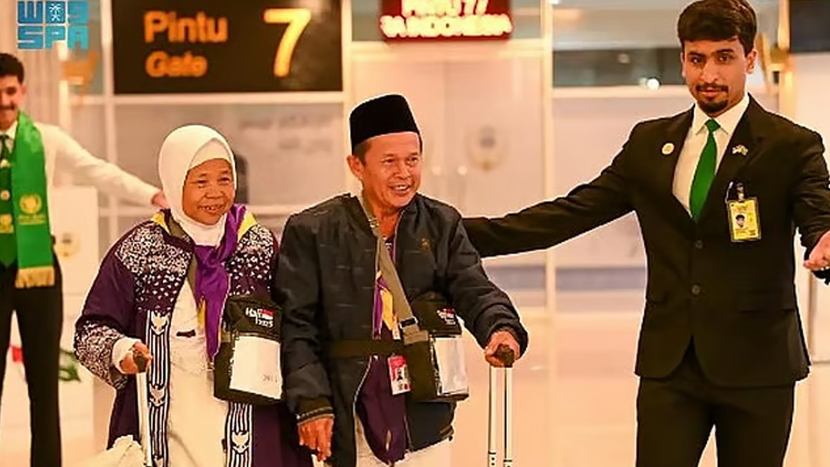 ৪০ বছরের সঞ্চয়ে হজের স্বপ্নপূরণ ইন্দোনেশিয়ান দরিদ্র দম্পতির