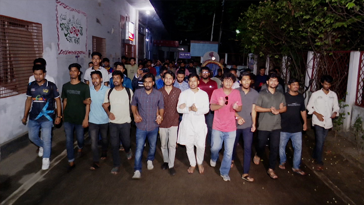 তিতুমীর কলেজে সাংবাদিক ও শিক্ষার্থীদের ওপর হামলার প্রতিবাদে বিক্ষোভ