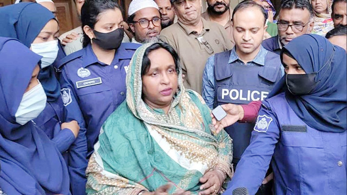 আরও দুই মামলায় গ্রেফতার দেখানো হলো আইভীকে