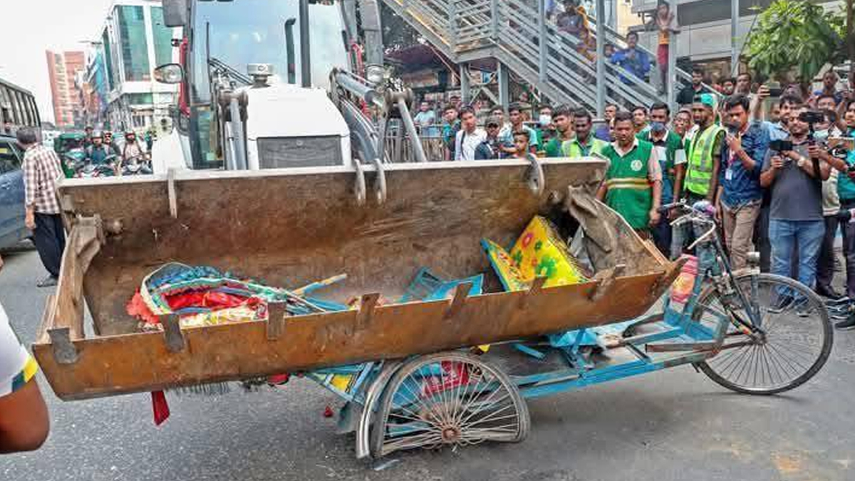 ভেঙে ফেলা ৩ অটোরিকশা মালিককে ক্ষতিপূরণ দেয়া হবে: ডিএনসিসি প্রশাসক