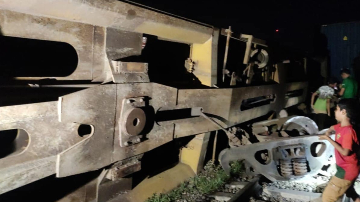 ব্রাহ্মণবাড়িয়ায় বগি লাইনচ্যুত, ঢাকা-চট্রগ্রাম-সিলেট ট্রেন চলাচল বন্ধ