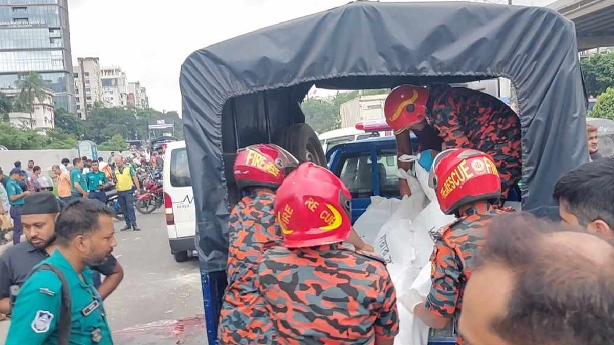 বনানীতে ট্রাকচাপায় ২ মোটরসাইকেল আরোহী নিহত