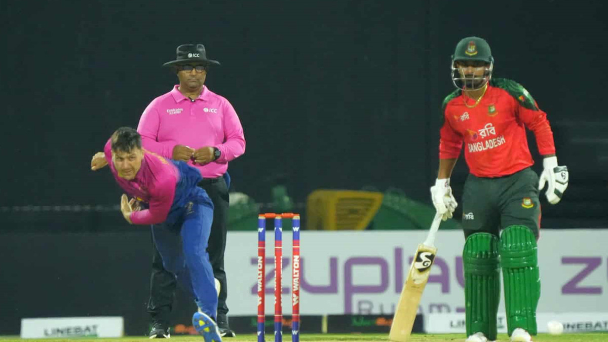 বাংলাদেশকে ২ উইকেটে হারালো আমিরাত