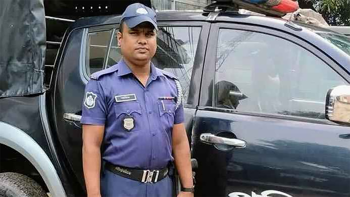 দর্শনায় কনস্টেবলের ঝুলন্ত মরদেহ উদ্ধার: ১ মাস পর সাত সহকর্মীর নামে হত্যা মামলা