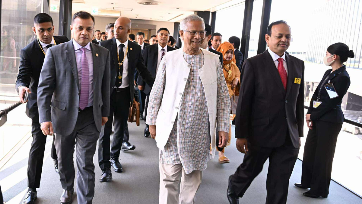 চার দিনের সফরে আজ যুক্তরাজ্যে যাচ্ছেন প্রধান উপদেষ্টা