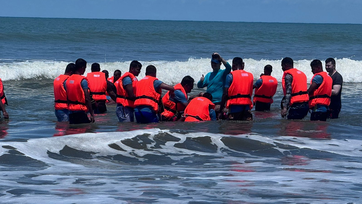 কক্সবাজারে ফায়ার সার্ভিসের কর্মীদের প্রশিক্ষণ দিলো মার্কিন সেনা ও বিমান বাহিনী