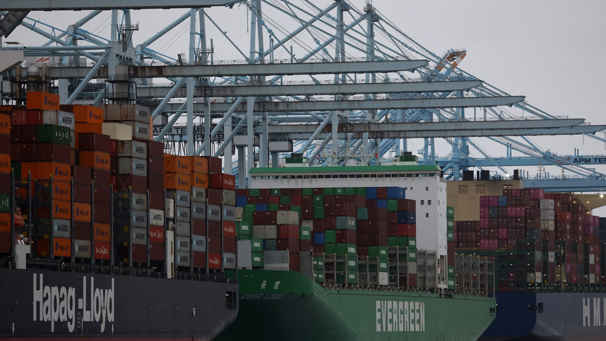 ট্রাম্পের ১৪৫% শুল্কে মার্কিন বন্দরে পৌঁছেছে প্রথম চীনা জাহাজ