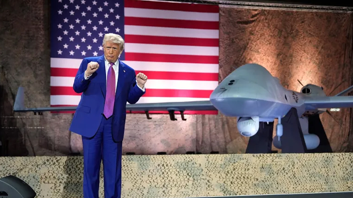 কাতারের সামরিক ঘাঁটিতে ‘গড ব্লেস দ্য ইউএসএ’ গানে নাচলেন ট্রাম্প