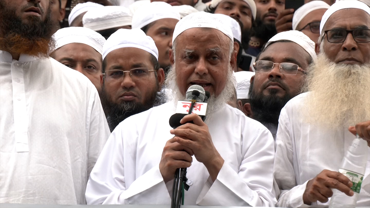 ‘রাষ্ট্র নারীর ন্যায্য অধিকার পূরণ করতে না পারলে সেই দায়িত্ব নেবে হেফাজত’