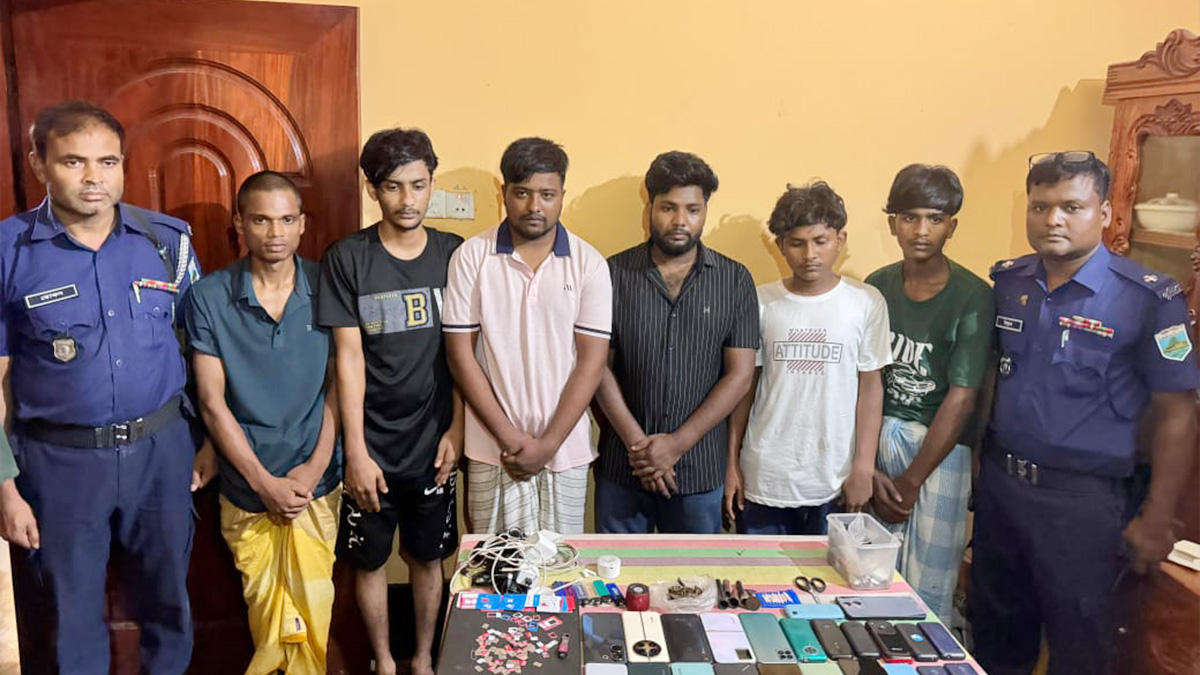 নাটোরের লালপুরে ইমো হ্যাকার চক্রের পাঁচ সদস্য আটক