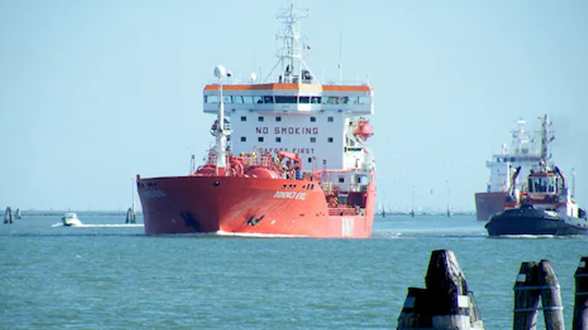 এবার পাকিস্তানের বন্দরে ভারতীয় পতাকাবাহী জাহাজ প্রবেশে নিষেধাজ্ঞা