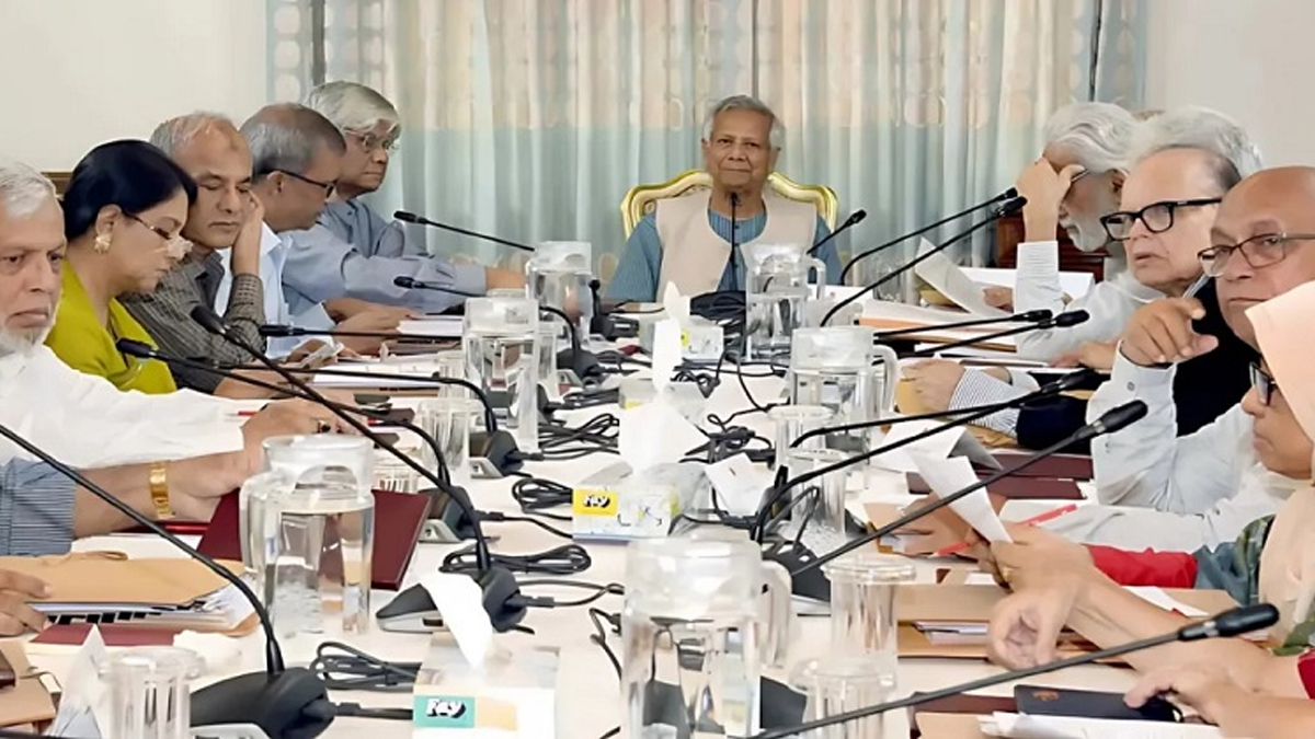 সরকারকে বেকায়দায় ফেলার চেষ্টা পরিকল্পিত, ফ্যাসিবাদবিরোধী ঐক্য জরুরি: বিশ্লেষক মত