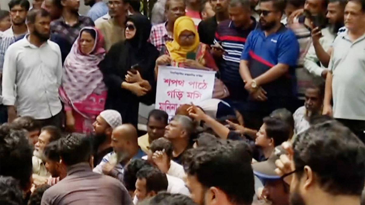 ইশরাককে মেয়র পদে বসানোর দাবিতে দ্বিতীয় দিনের মতো অবস্থান কর্মসূচি