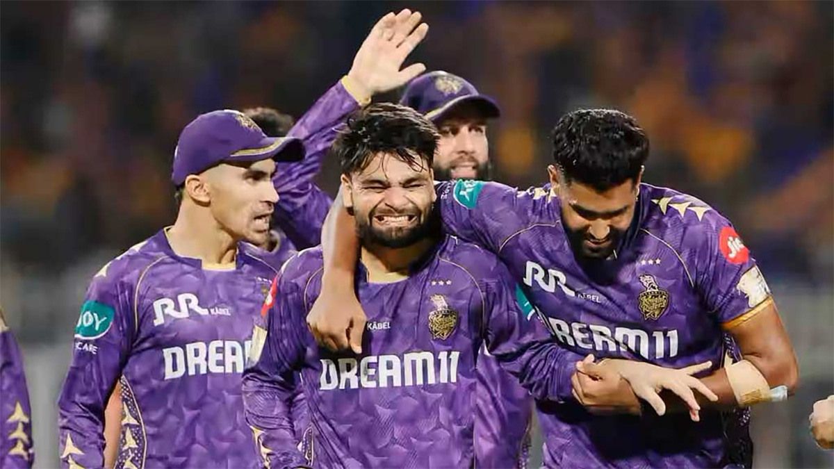 পরাগের টানা ছয় ছক্কা, তবু টিকে থাকলো কলকাতার প্লে-অফের আশা