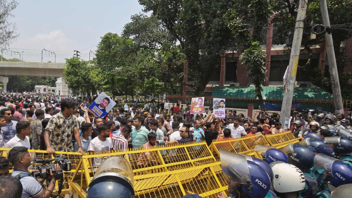 সচিবালয় অভিমুখে ইশরাক সমর্থকদের লংমার্চ কর্মসূচিতে বাধা