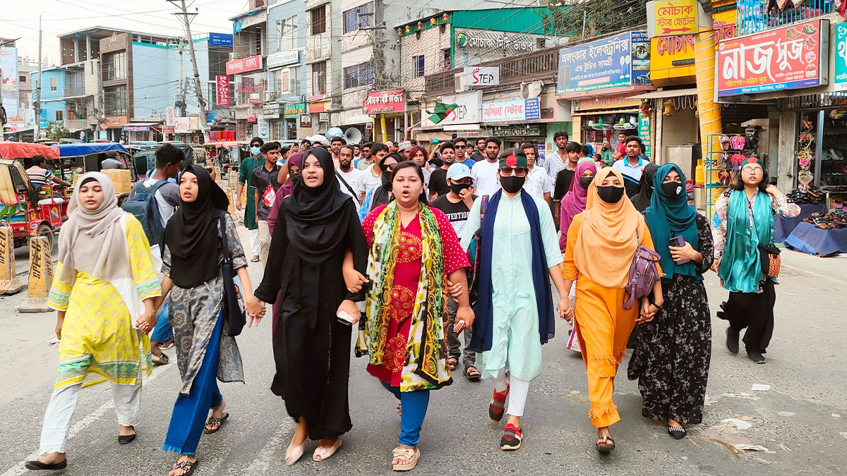 নাটোরে আওয়ামী লীগ নিষিদ্ধ ও গণহত্যার বিচারের দাবিতে বিক্ষোভ মিছিল