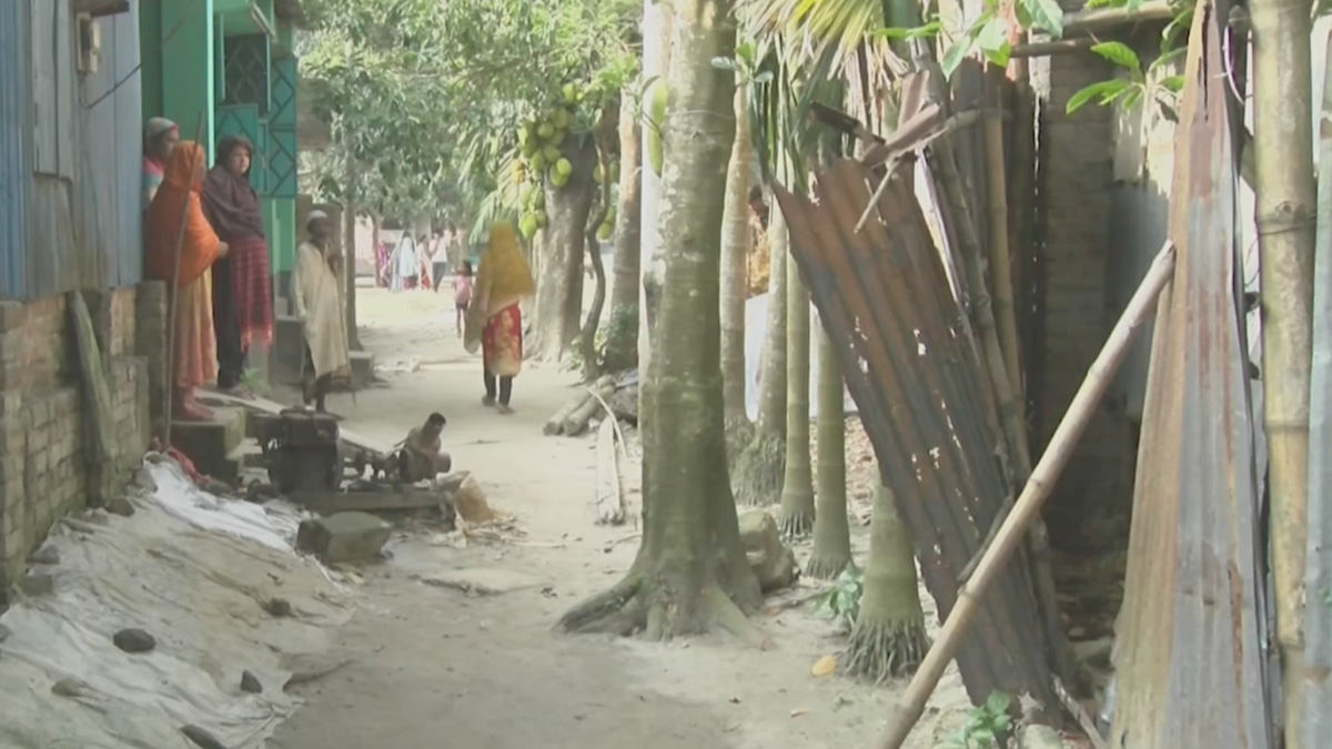 রংপুরে সরকারি রাস্তা দখল করে বাড়ি নির্মাণ, উদ্ধারে সংশ্লিষ্টদের উদাসীনতার অভিযোগ