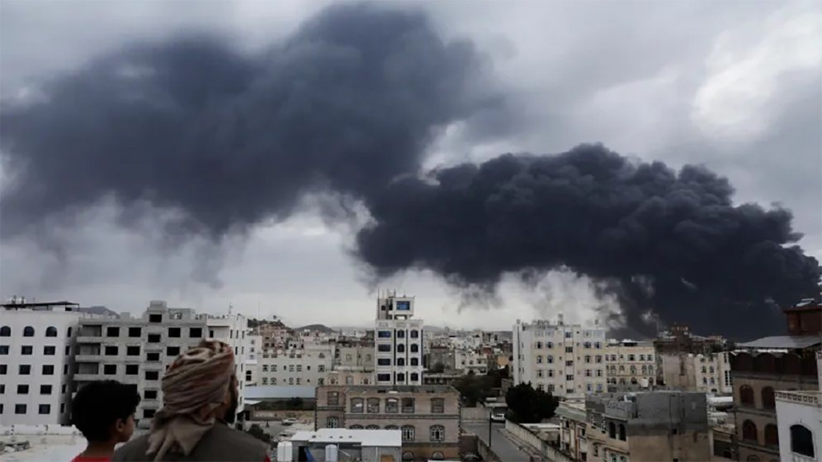 ইসরায়েলের হামলায় লন্ডভন্ড সানা বিমানবন্দর, নিহত ৩