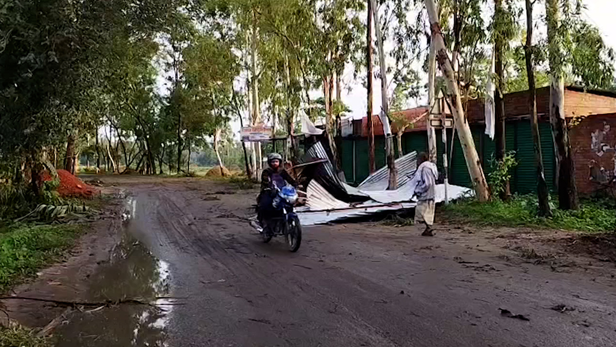 একাধিক জেলায় কালবৈশাখীর তাণ্ডবে ঘরবাড়ি ক্ষতিগ্রস্ত, প্রাণহানি ১