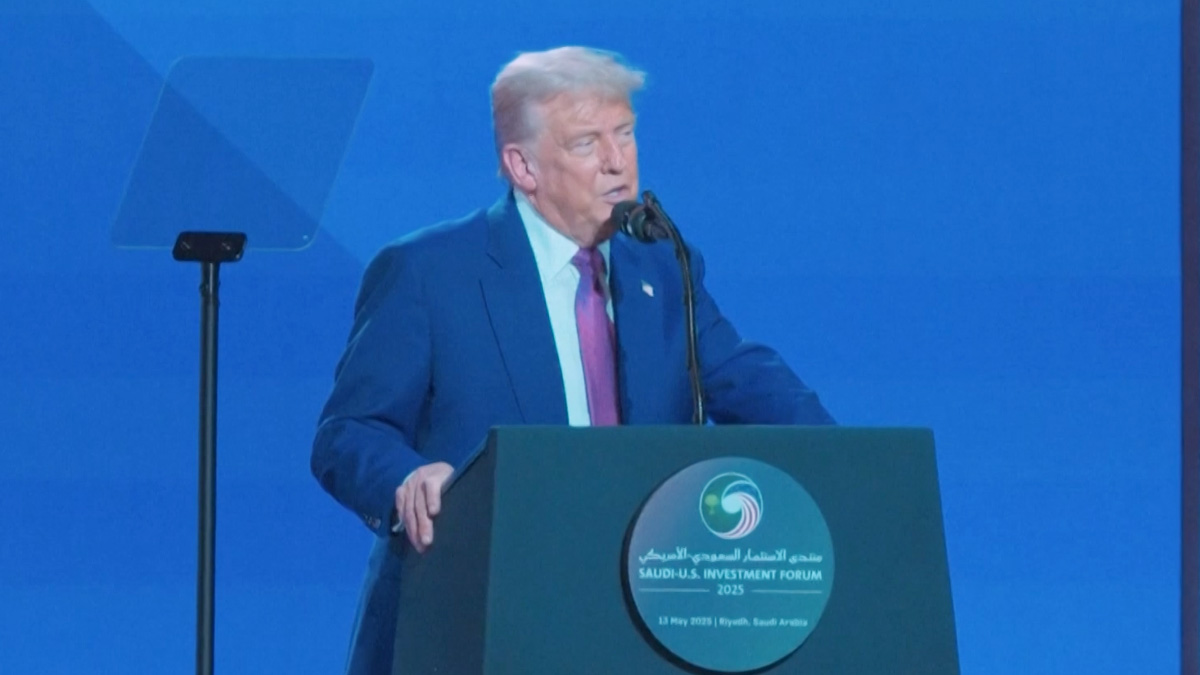 সিরিয়ার ওপর থেকে নিষেধাজ্ঞা তুলে নেয়ার ঘোষণা ট্রাম্পের