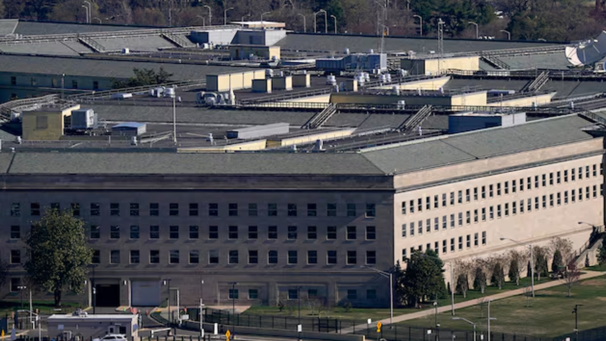 ট্রাম্প প্রশাসনের নতুন নীতি: পেন্টাগনে সাংবাদিকদের প্রবেশে কঠোর নিয়ম জারি করেছে প্রতিরক্ষা মন্ত্রণালয়